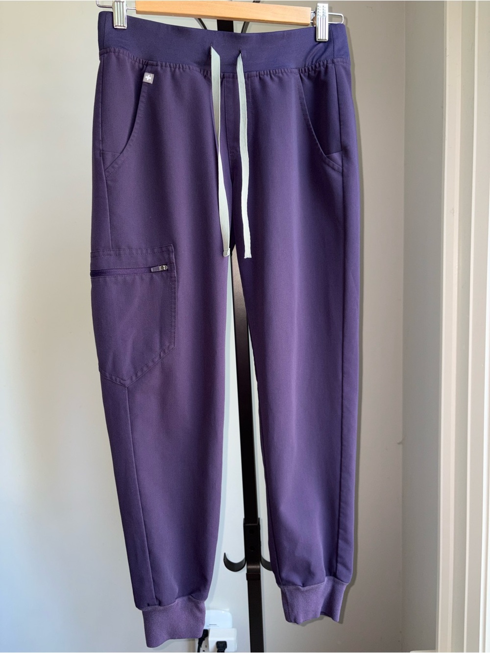 Figs Women's Zamora Pants XS (fit like XXS) petite. 
Purple with Grey Drawstring